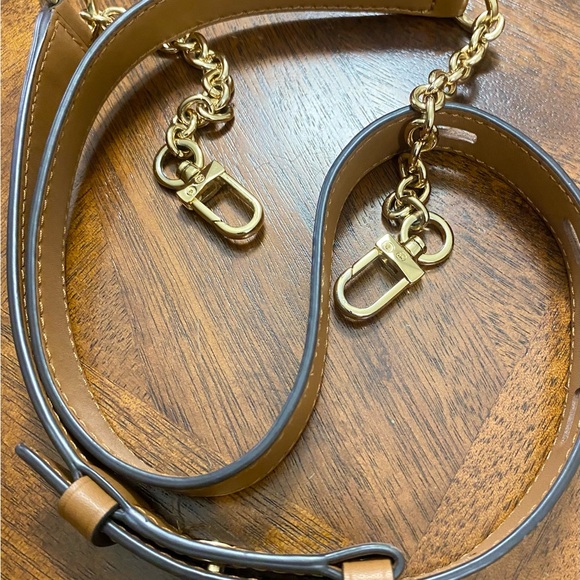 Michael Kors Brown Leather Replacement
Shoulder Strap-Gold Tone Hardware - Picture 5 of 5